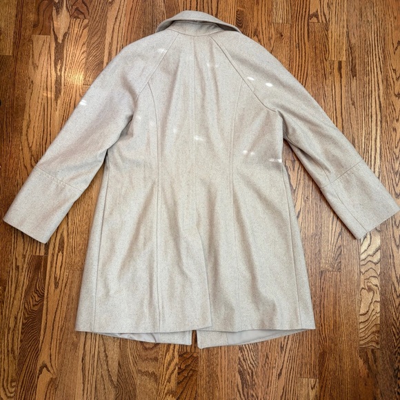 London Fog Wool Blend Mid Length Pea Coat Women’s Size XL
Color: Oatmeal Tan - Picture 2 of 10